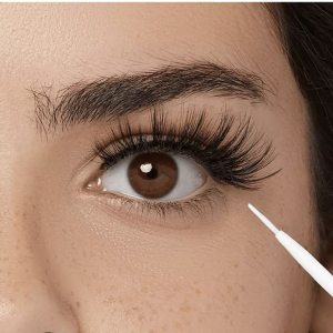 Mastering the Art of Applying Faux Eyelashes